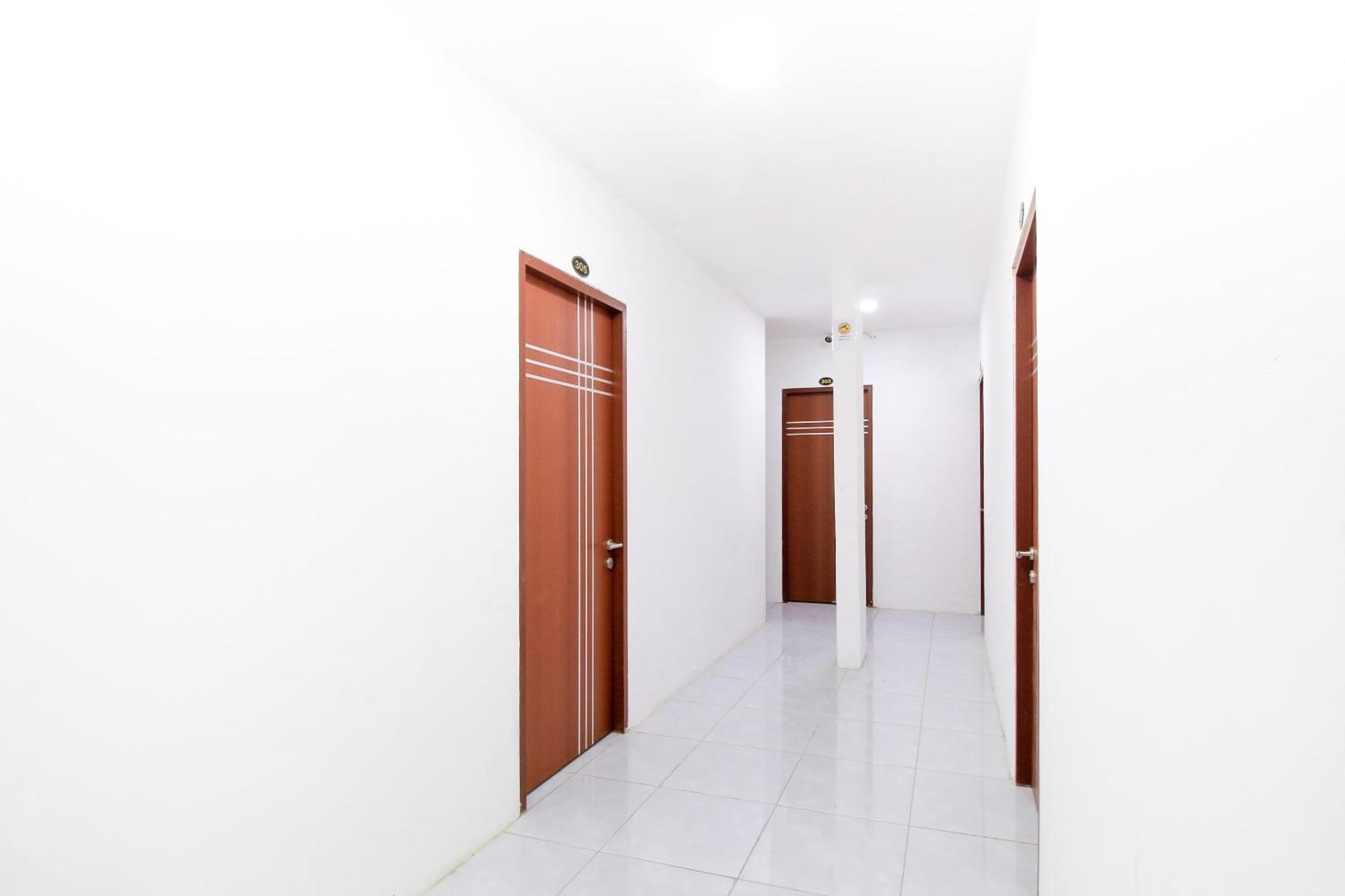 Super Oyo Capital O 217 A1 Hotel Surabaya Exterior foto