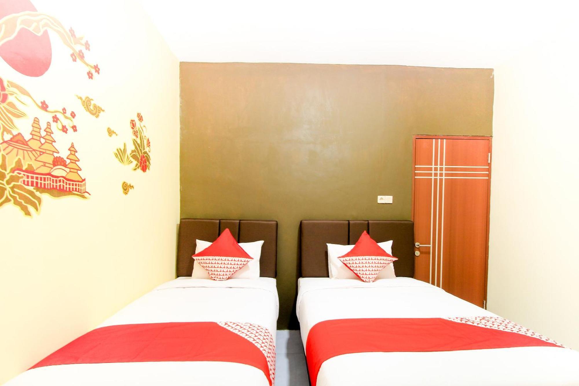 Super Oyo Capital O 217 A1 Hotel Surabaya Exterior foto