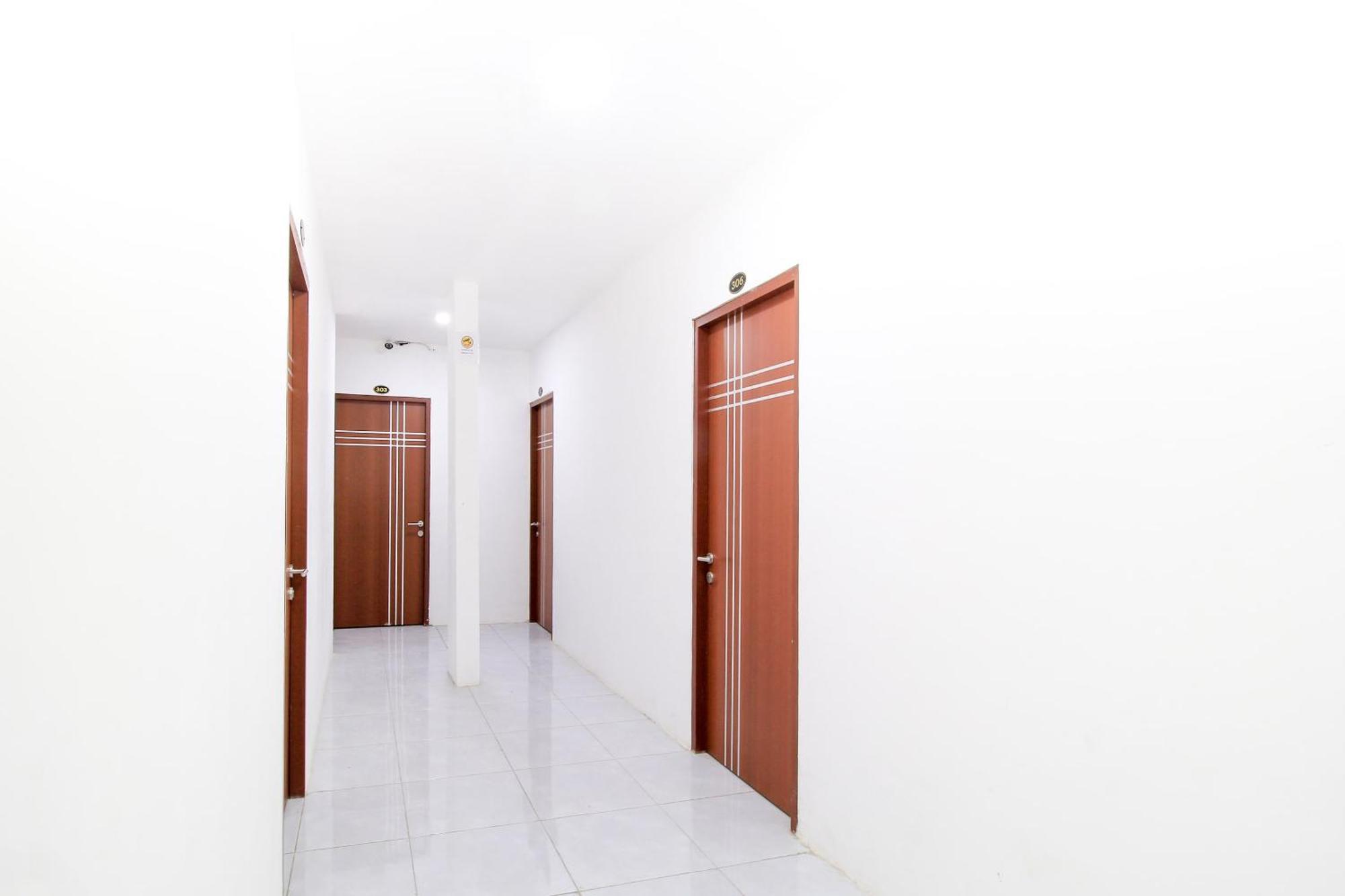 Super Oyo Capital O 217 A1 Hotel Surabaya Exterior foto