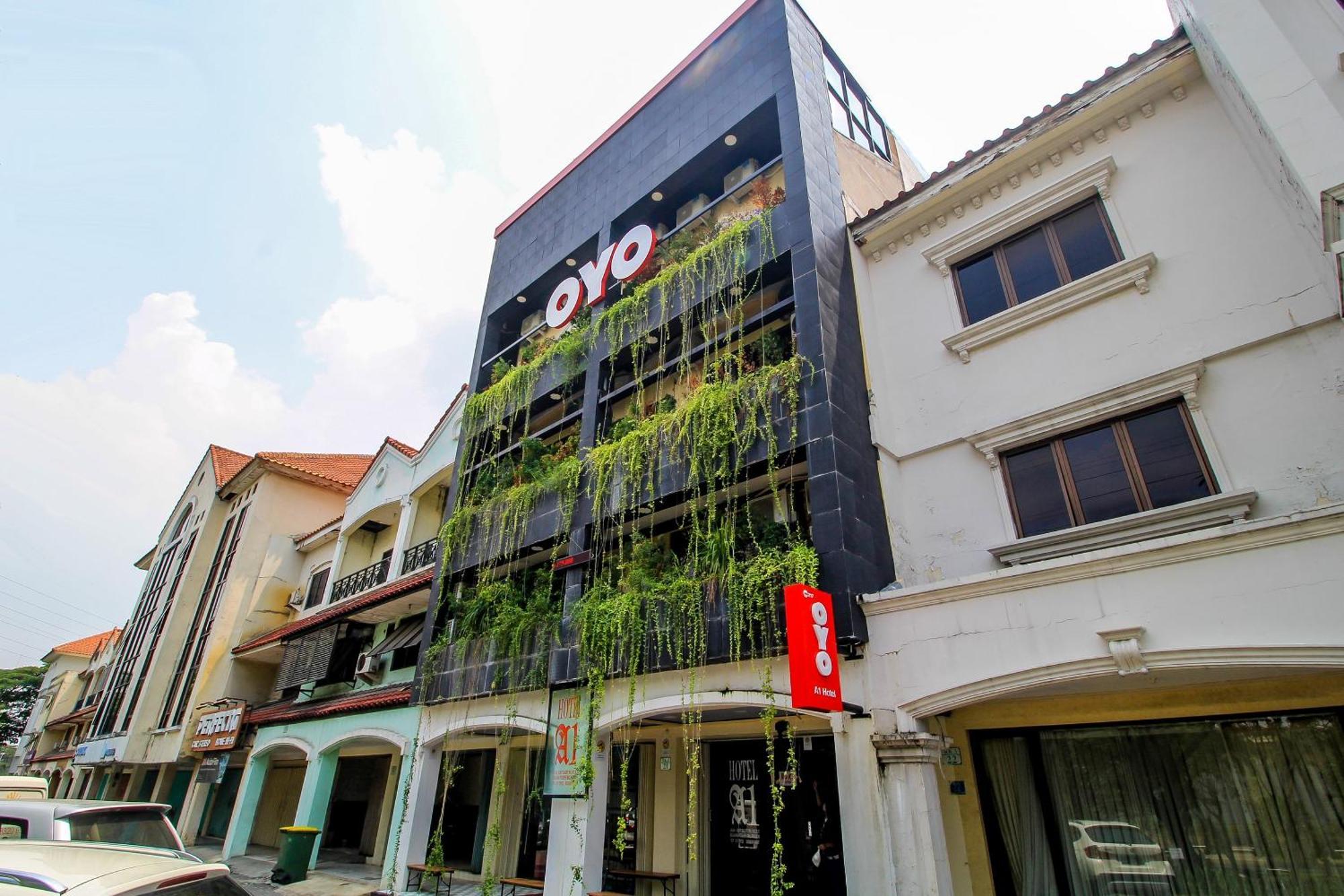 Super Oyo Capital O 217 A1 Hotel Surabaya Exterior foto